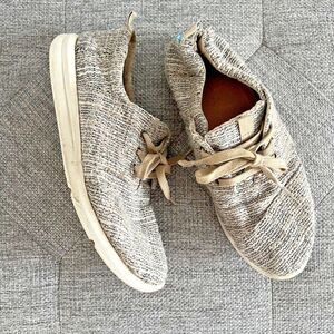 TOMS Womens classic lace up canvas shoes light grey texture knit sneakers size 8